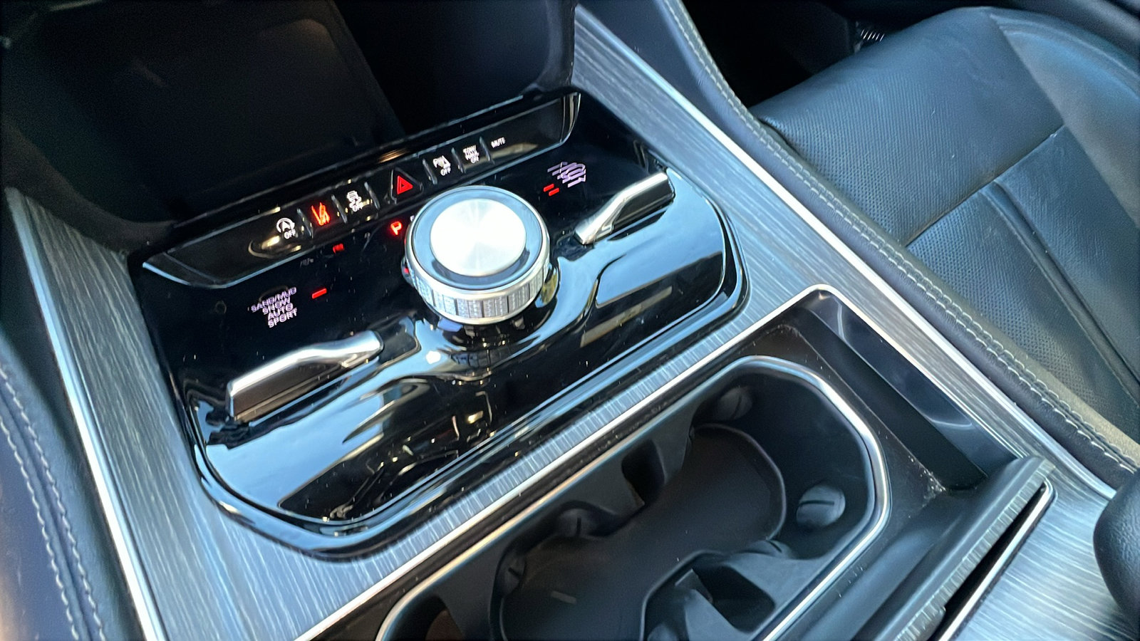 Certified 2024 Jeep Wagoneer Series III image 32