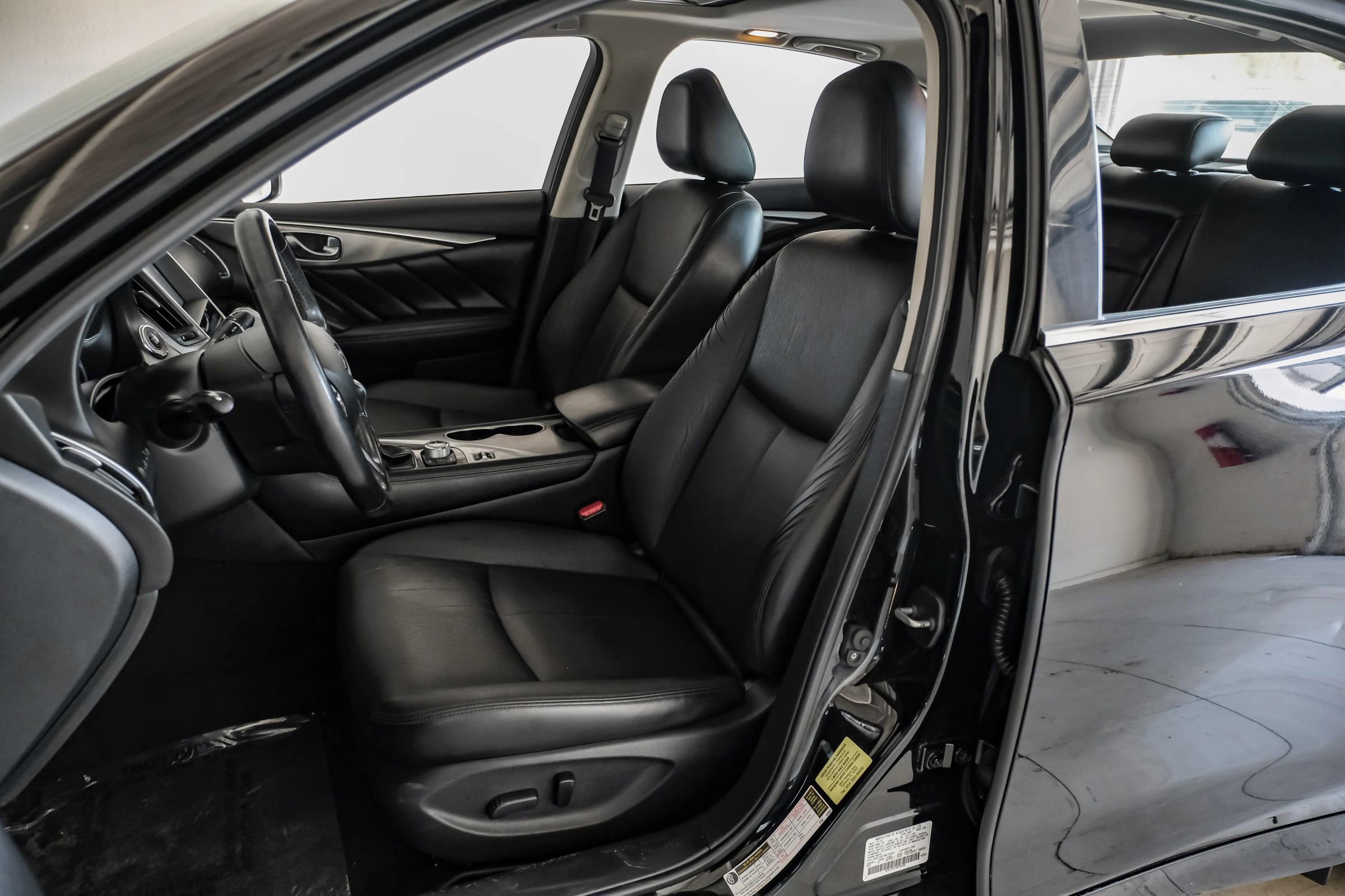 Used 2017 INFINITI Q50 3.0t Premium image 3