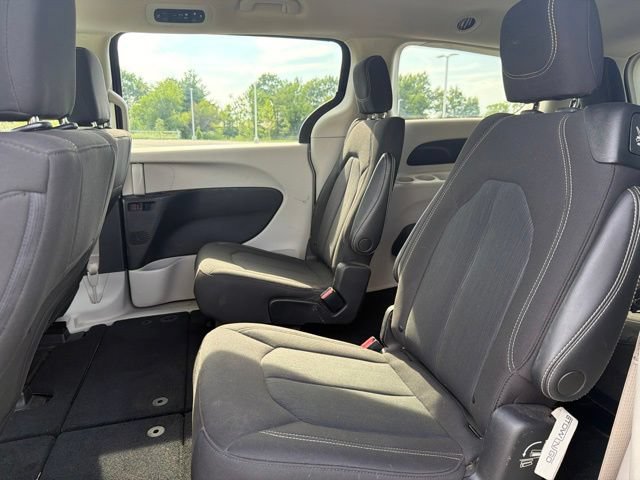 Used 2022 Chrysler Voyager LX FWD image 16