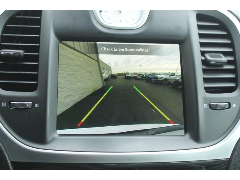 Used 2022 Chrysler 300 Touring w/ Sport Appearance Package image 25