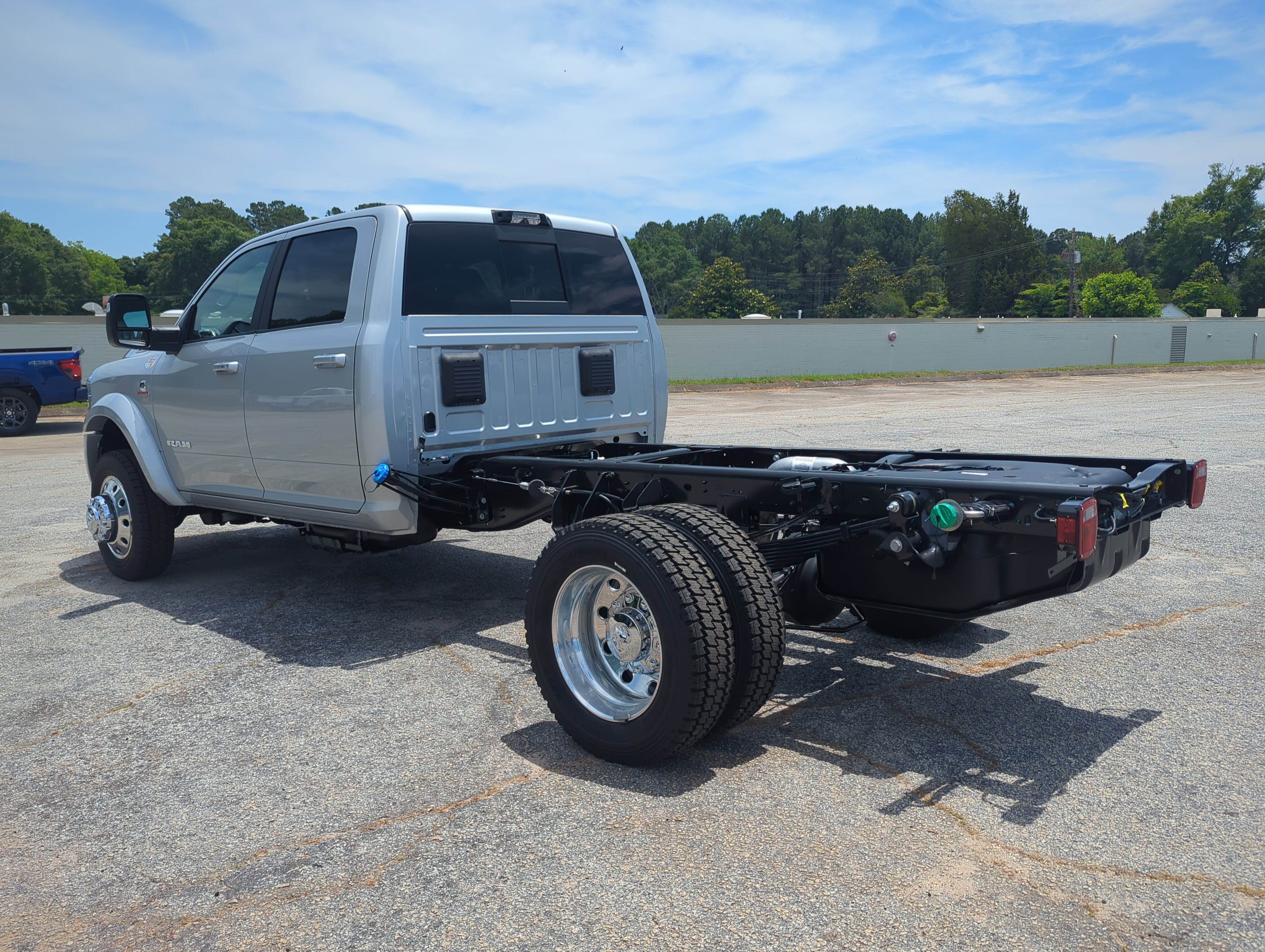 New 2026 RAM 4500 4x4 Crew Cab DRW w/ Laramie Trim Package image 5
