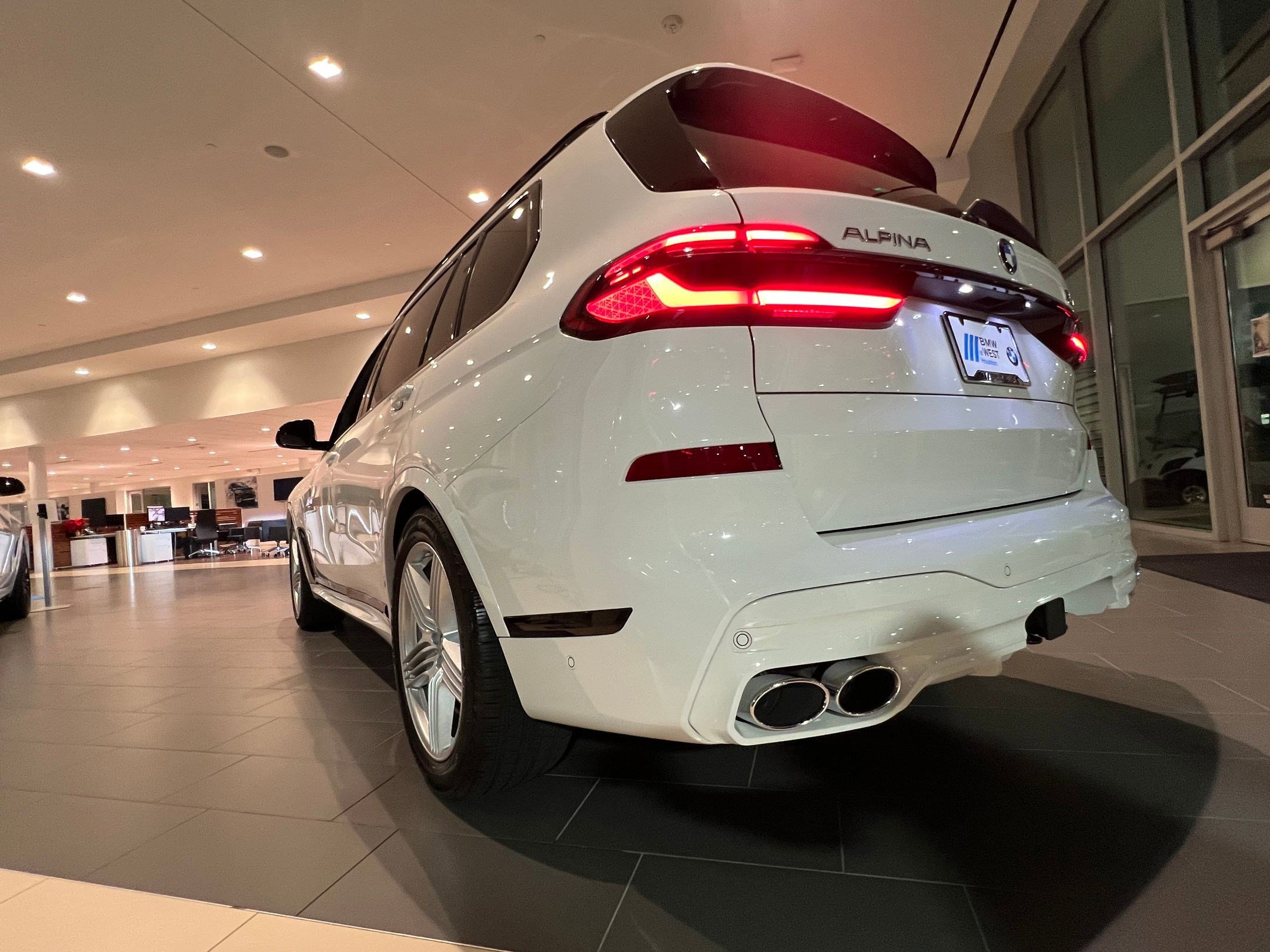 New 2026 BMW ALPINA XB7 image 3