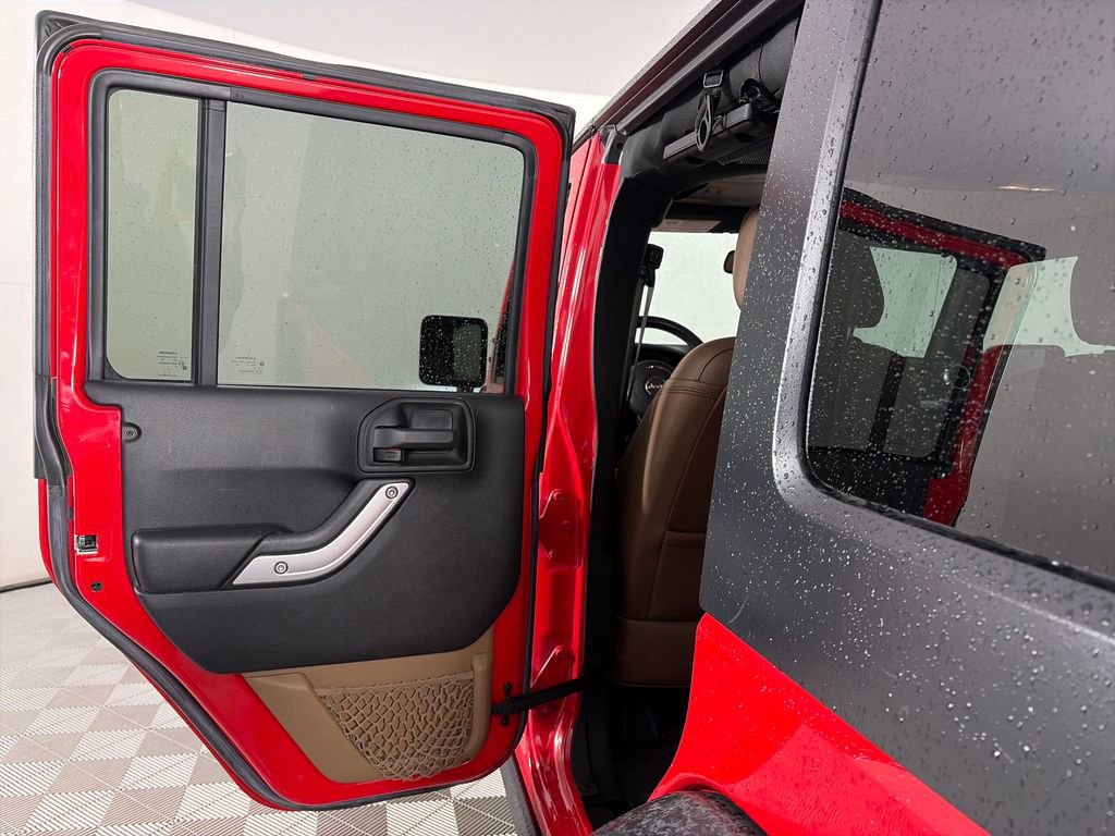 Used 2016 Jeep Wrangler Unlimited Rubicon w/ Connectivity Group AWD/4WD image 12