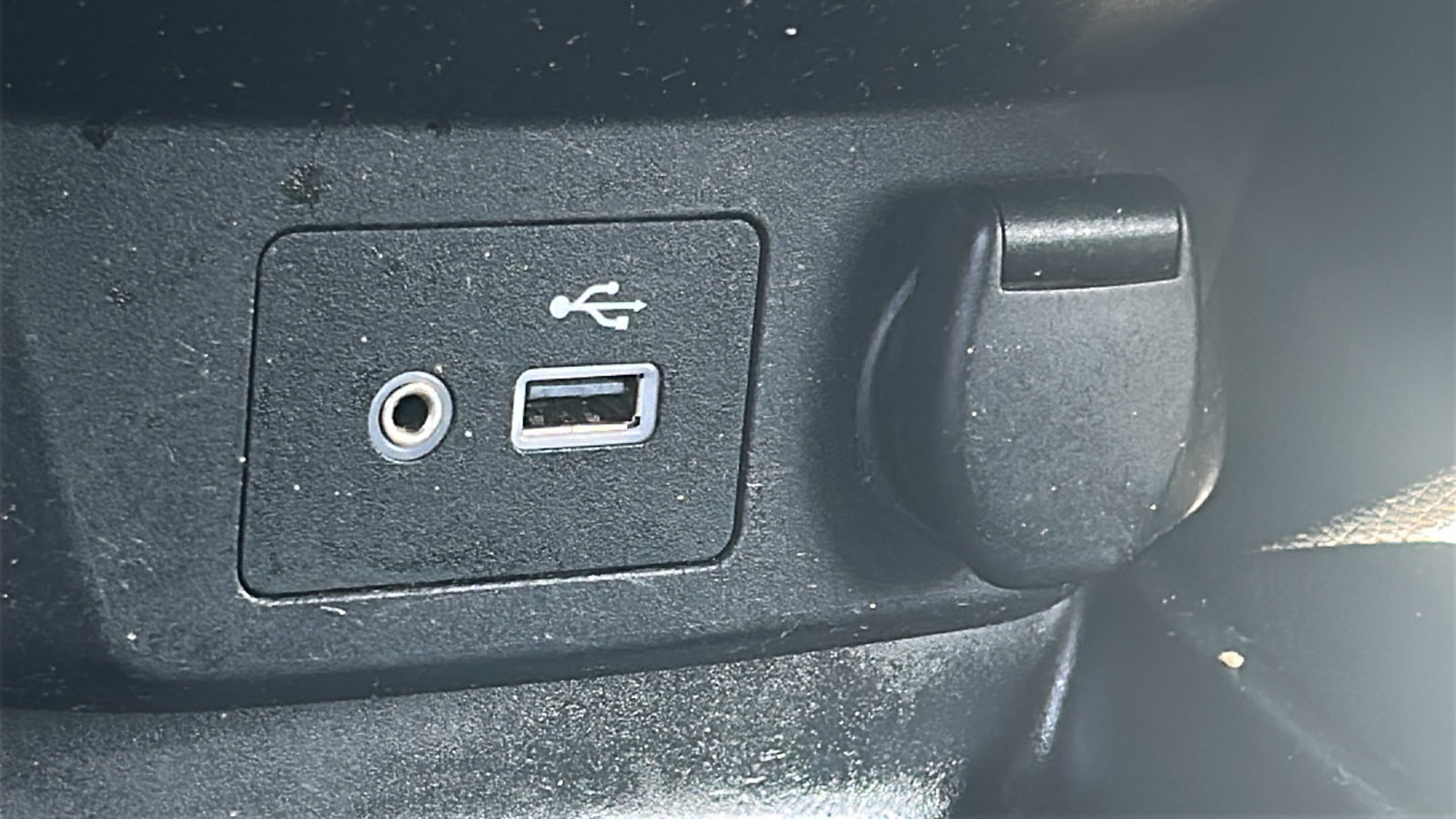 Used 2018 Nissan Rogue SV AWD/4WD image 25