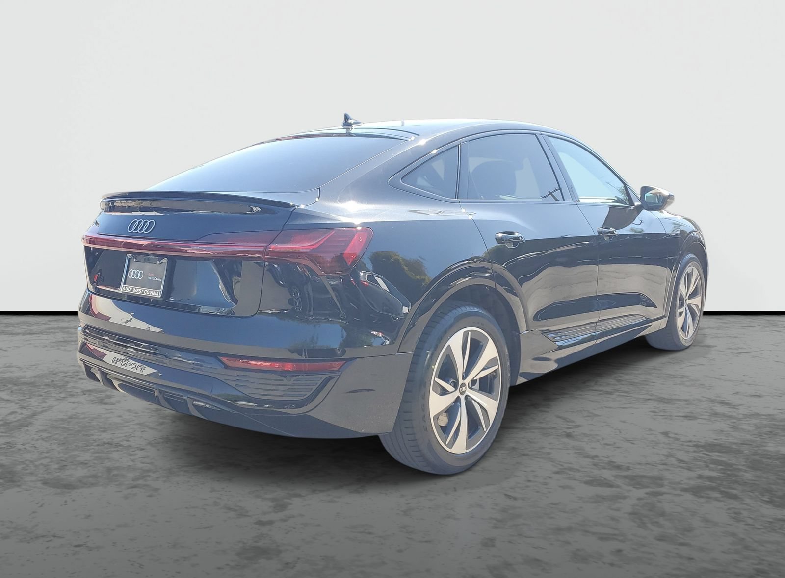 Used 2024 Audi Q8 e-tron Premium AWD/4WD image 4