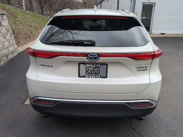 Used 2021 Toyota Venza Limited image 4