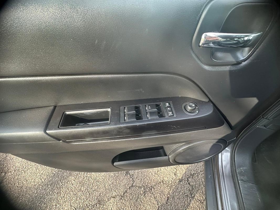 Used 2017 Jeep Patriot High Altitude image 12