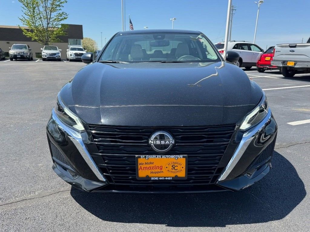 Used 2024 Nissan Altima 2.5 SV FWD image 9