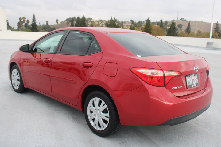 Used 2017 Toyota Corolla LE w/ Carpet Mat Package (TMS) FWD image 5