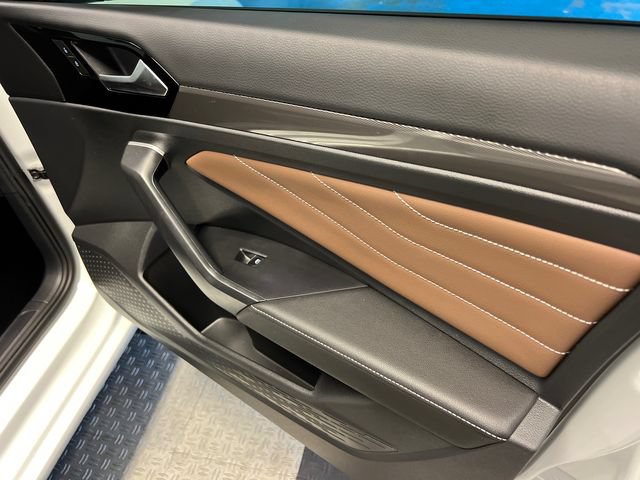 Certified 2025 Volkswagen Jetta SEL FWD image 11