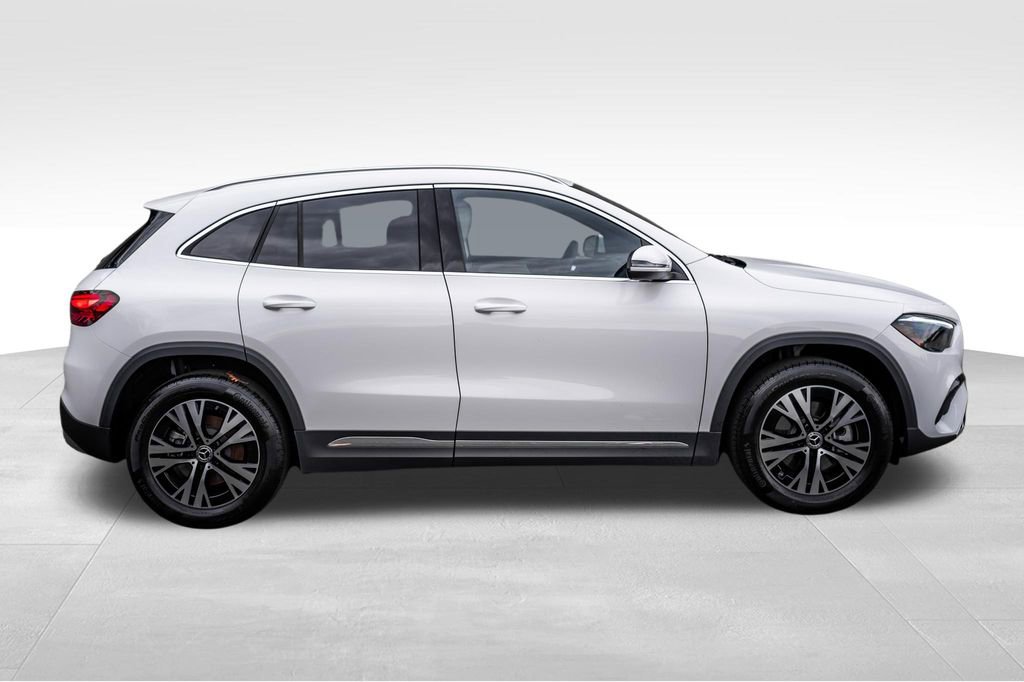 Used 2025 Mercedes-Benz GLA 250 4MATIC image 3