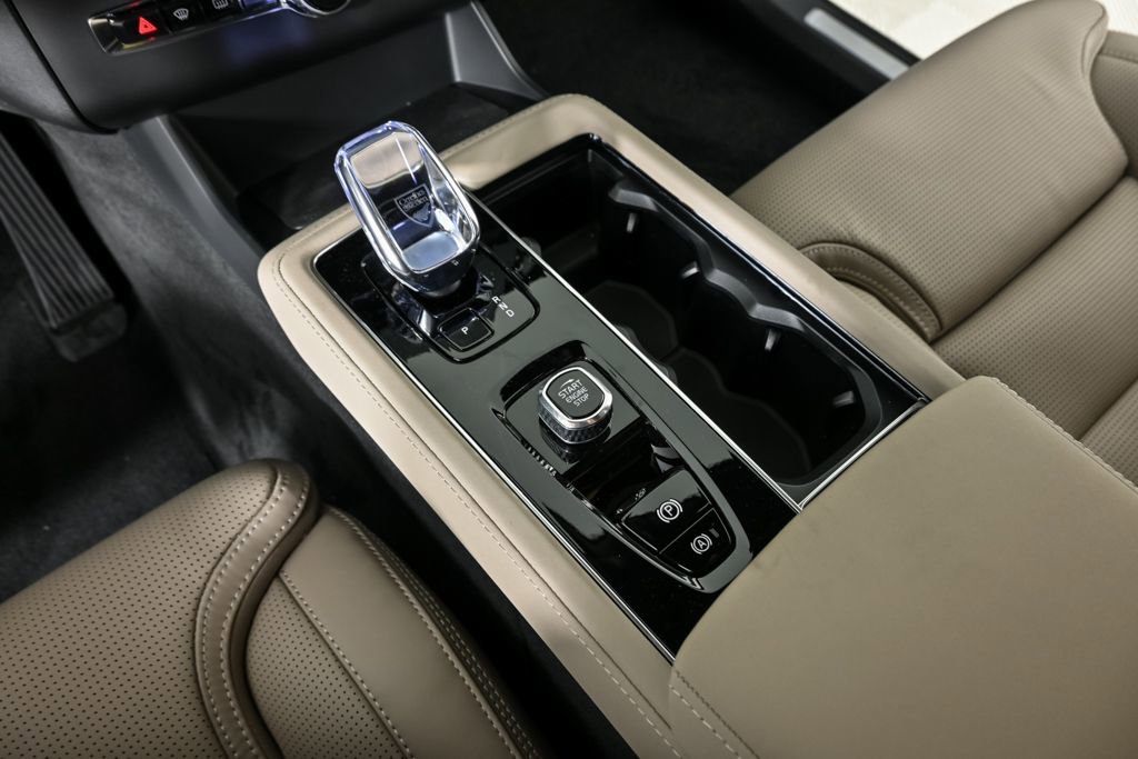 New 2026 Volvo XC90 B6 Ultra w/ Protection Package AWD/4WD image 17