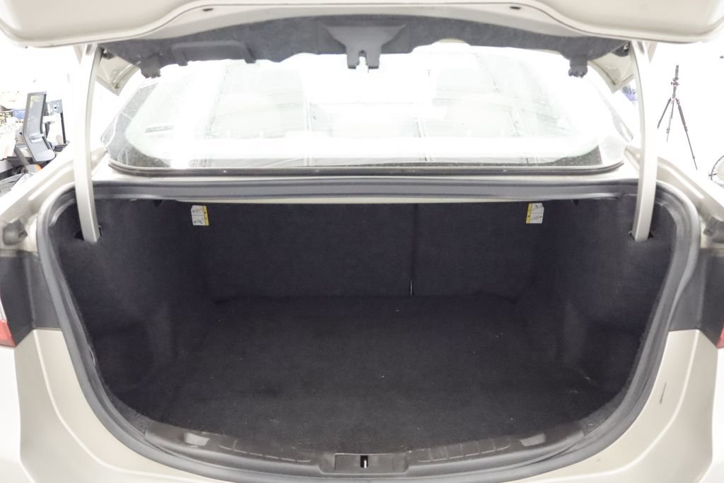 Used 2015 Ford Fusion SE w/ Equipment Group 202A FWD image 14