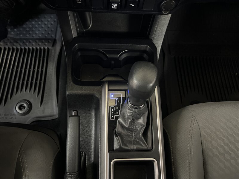 Used 2020 Toyota Tacoma SR5 RWD image 18