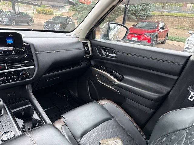 Certified 2025 Nissan Pathfinder Platinum AWD/4WD image 26