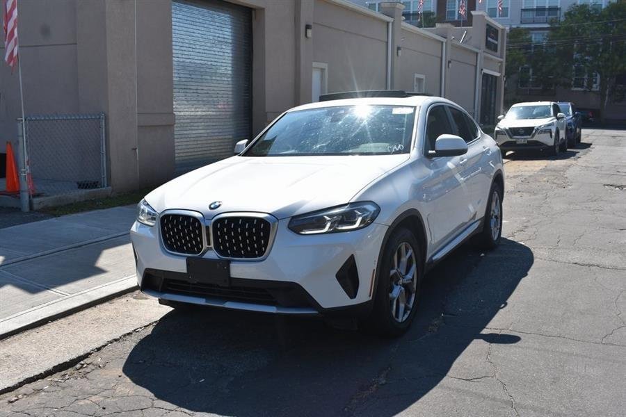Used 2024 BMW X4 xDrive30i image 2