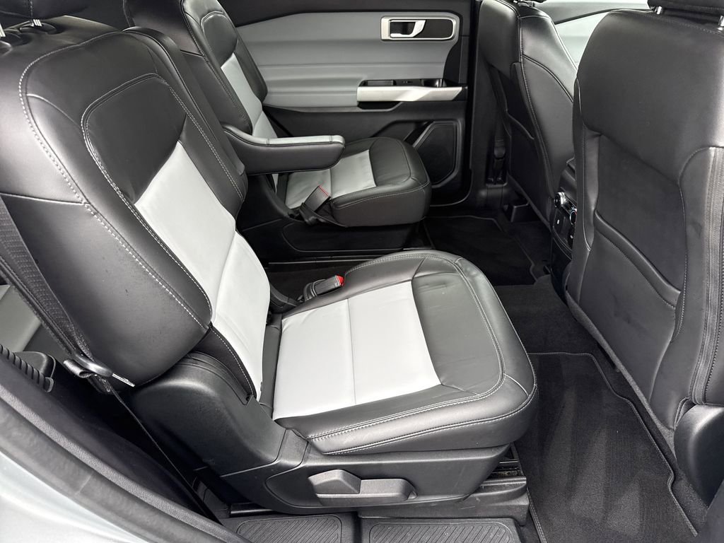 Used 2022 Ford Explorer XLT w/ Equipment Group 202A image 15