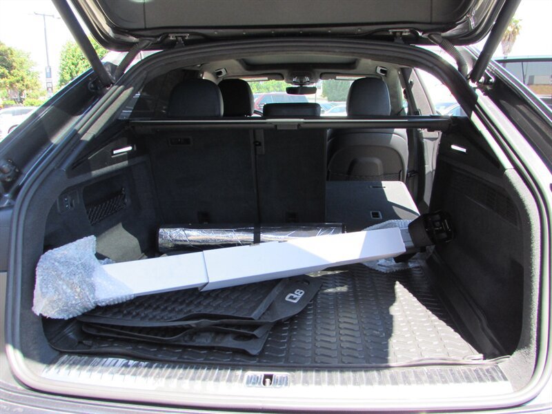 Used 2019 Audi Q8 Prestige AWD/4WD image 15