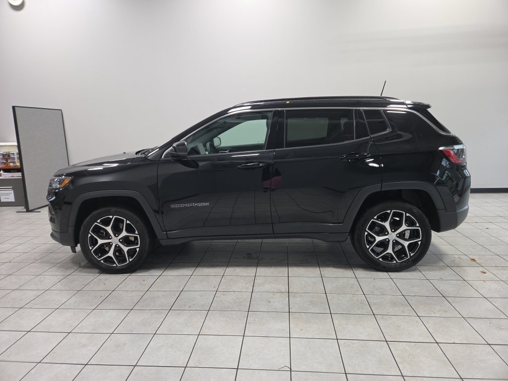 Used 2024 Jeep Compass Limited AWD/4WD image 9