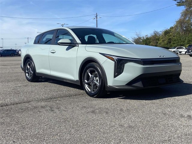 Used 2025 Kia K4 LXS image 2