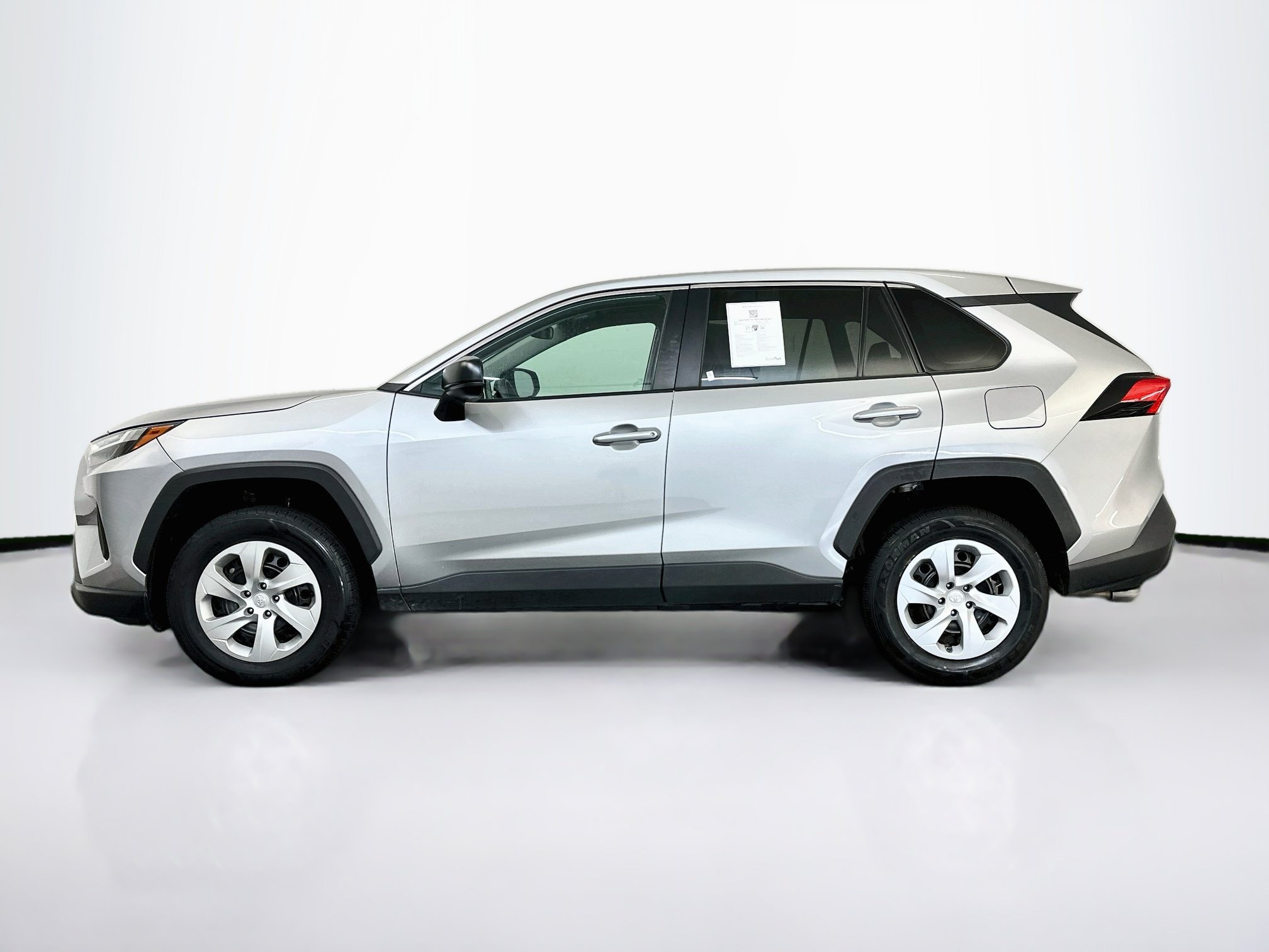 Used 2024 Toyota RAV4 LE AWD/4WD image 4