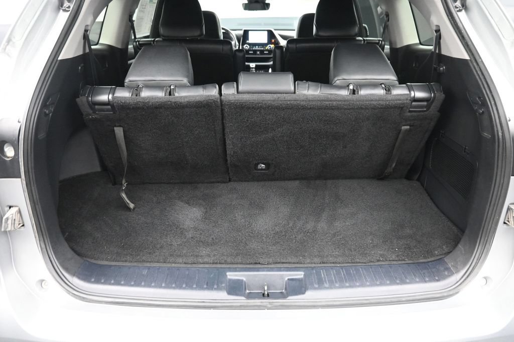 Used 2023 Toyota Highlander XLE AWD/4WD image 12