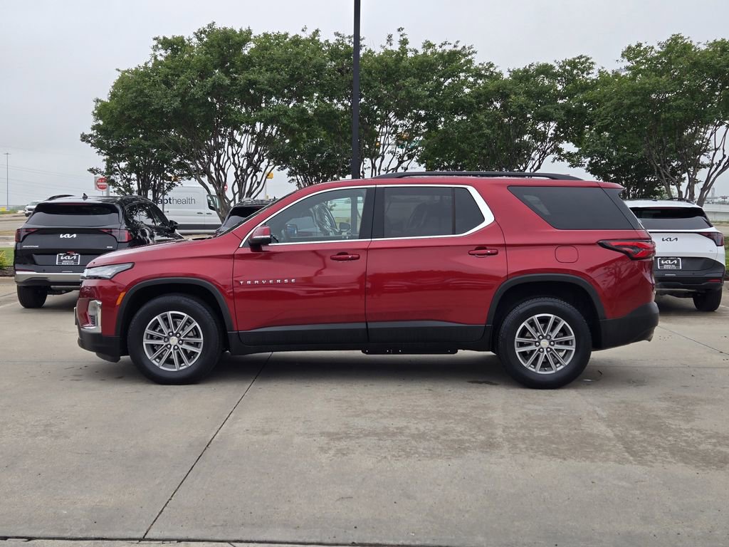 Used 2023 Chevrolet Traverse LT w/ Rear Camera Mirror Package FWD image 10