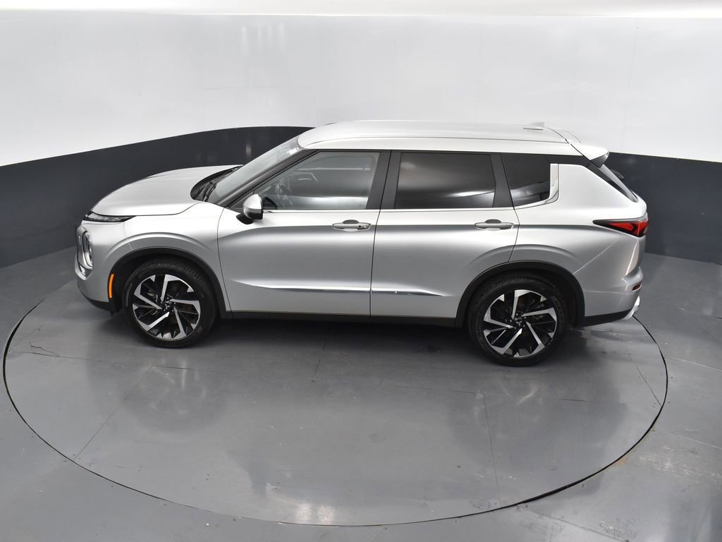 Used 2022 Mitsubishi Outlander SE image 46