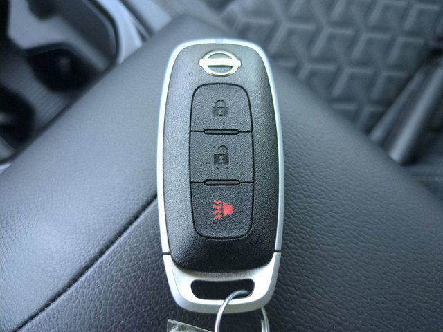 Used 2025 Nissan Kicks SV image 29