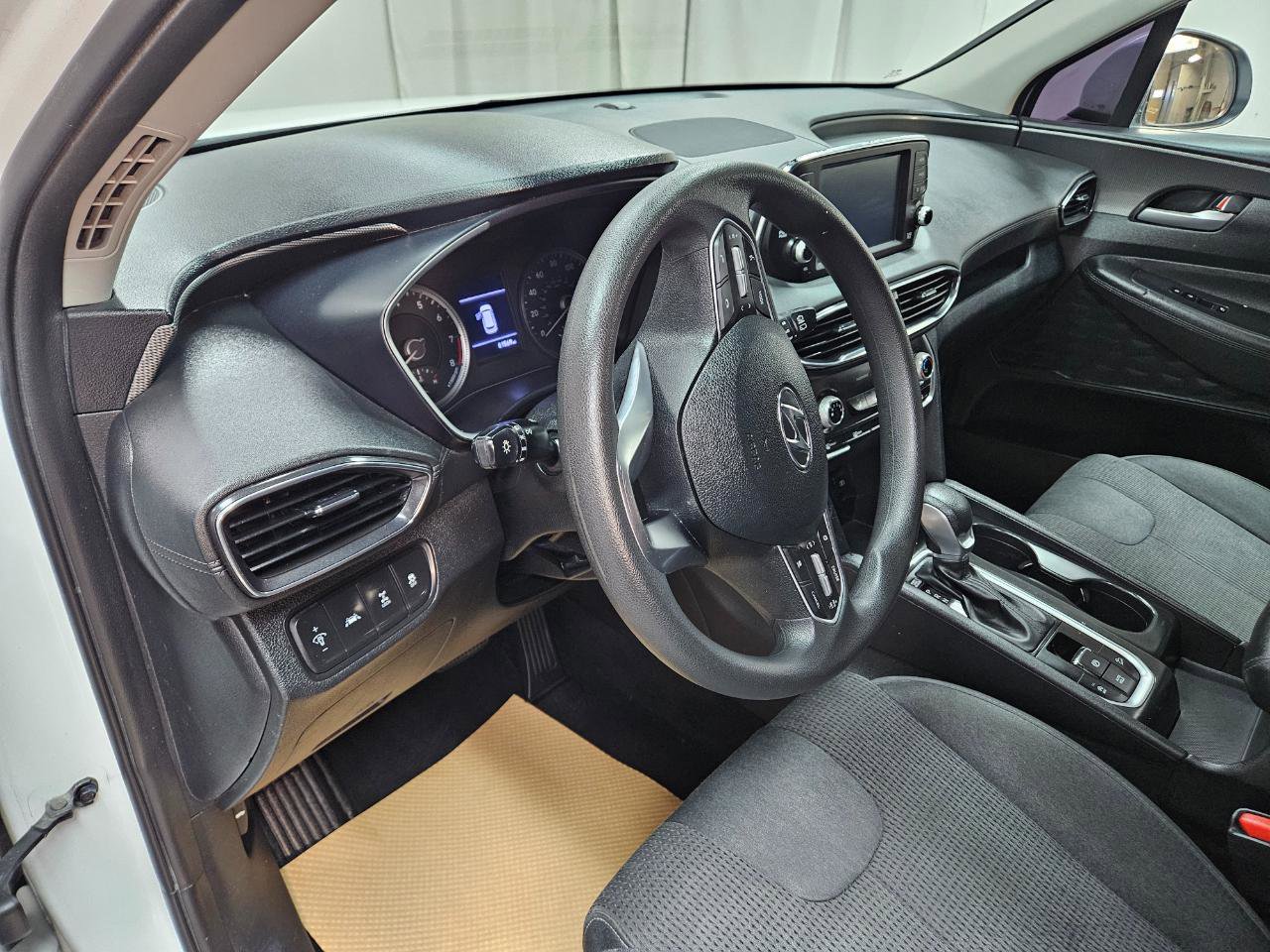 Used 2020 Hyundai Santa Fe SE w/ Cargo Package AWD/4WD image 17