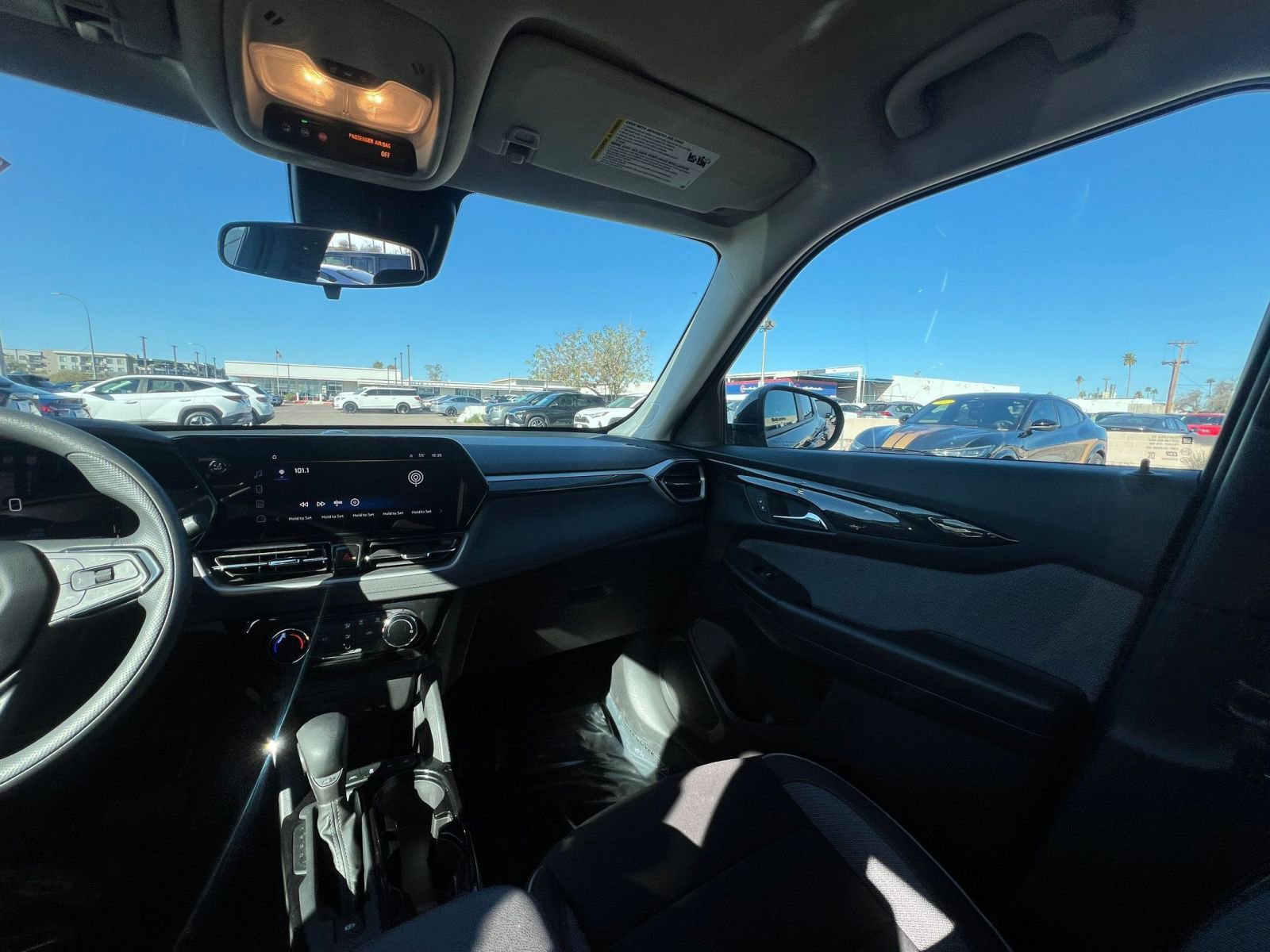 Used 2025 Chevrolet TrailBlazer LT image 35