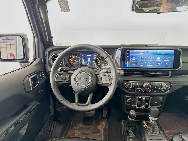 Used 2025 Jeep Gladiator Sport AWD/4WD image 21