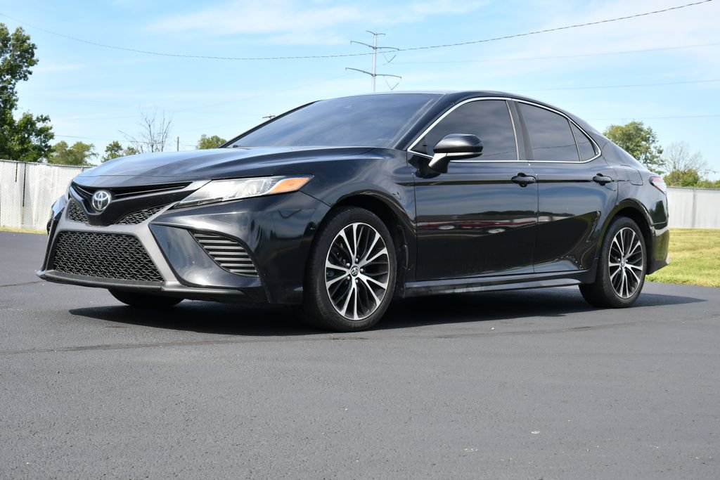 Used 2019 Toyota Camry SE FWD image 3