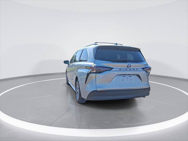 Certified 2025 Toyota Sienna XLE FWD image 8