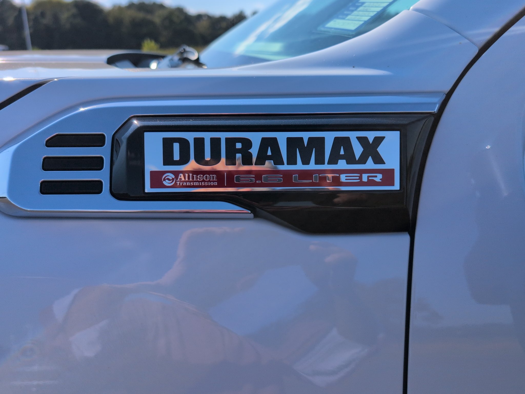 Used 2025 GMC Sierra 2500 SLT w/ SLT Premium Package AWD/4WD image 3