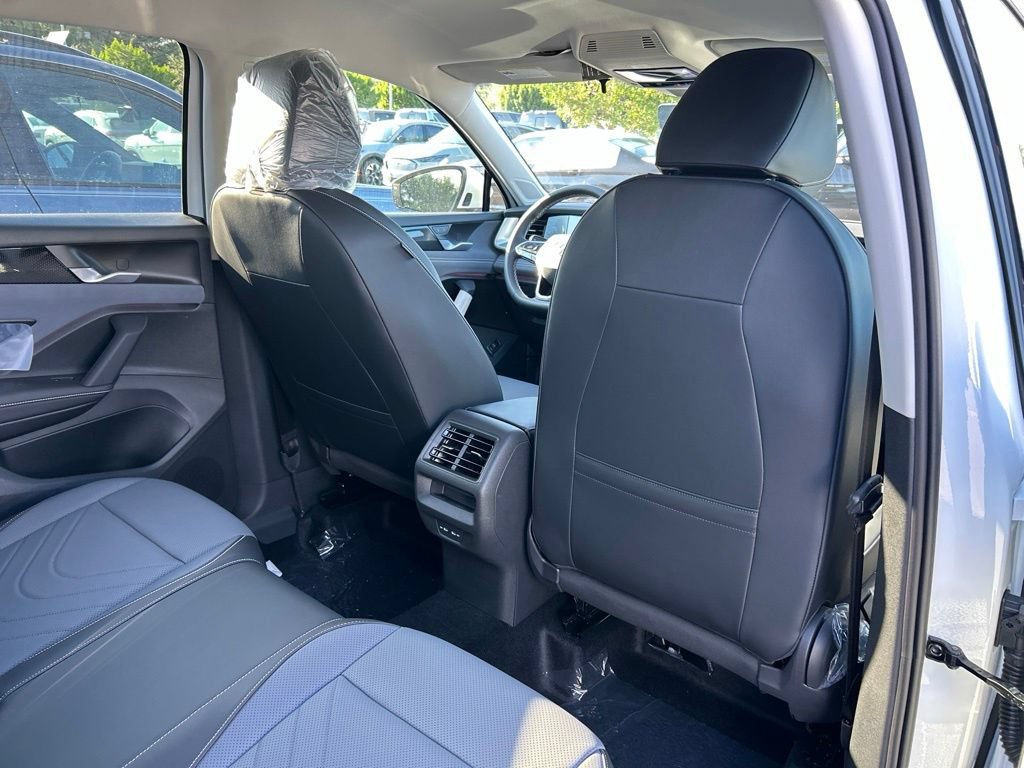New 2026 Volkswagen Tiguan SE FWD image 46