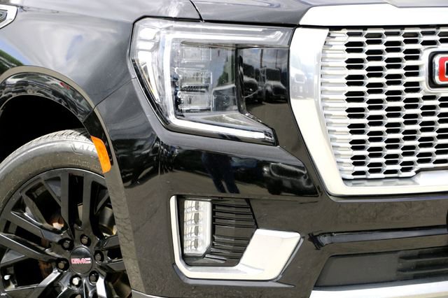 Used 2022 GMC Yukon Denali w/ Denali Premium Package image 3