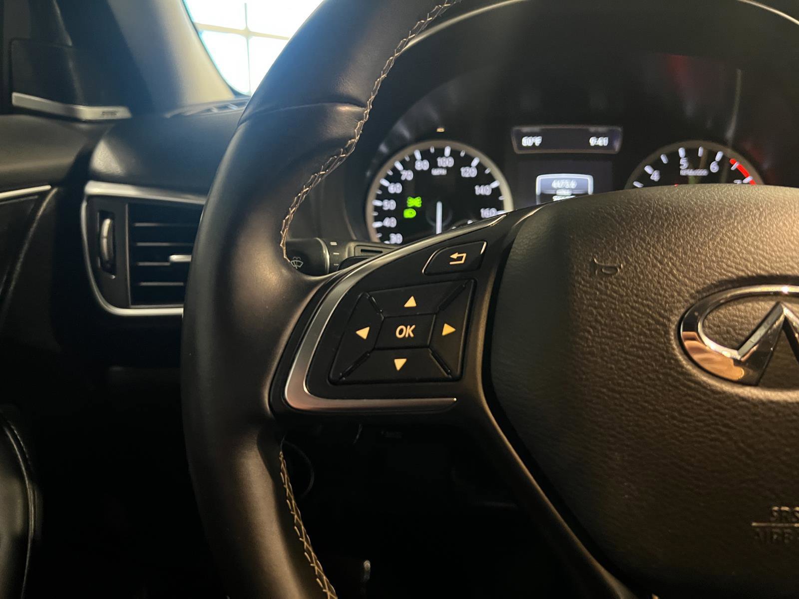 Used 2018 INFINITI QX30 Premium w/ Navigation Package image 13