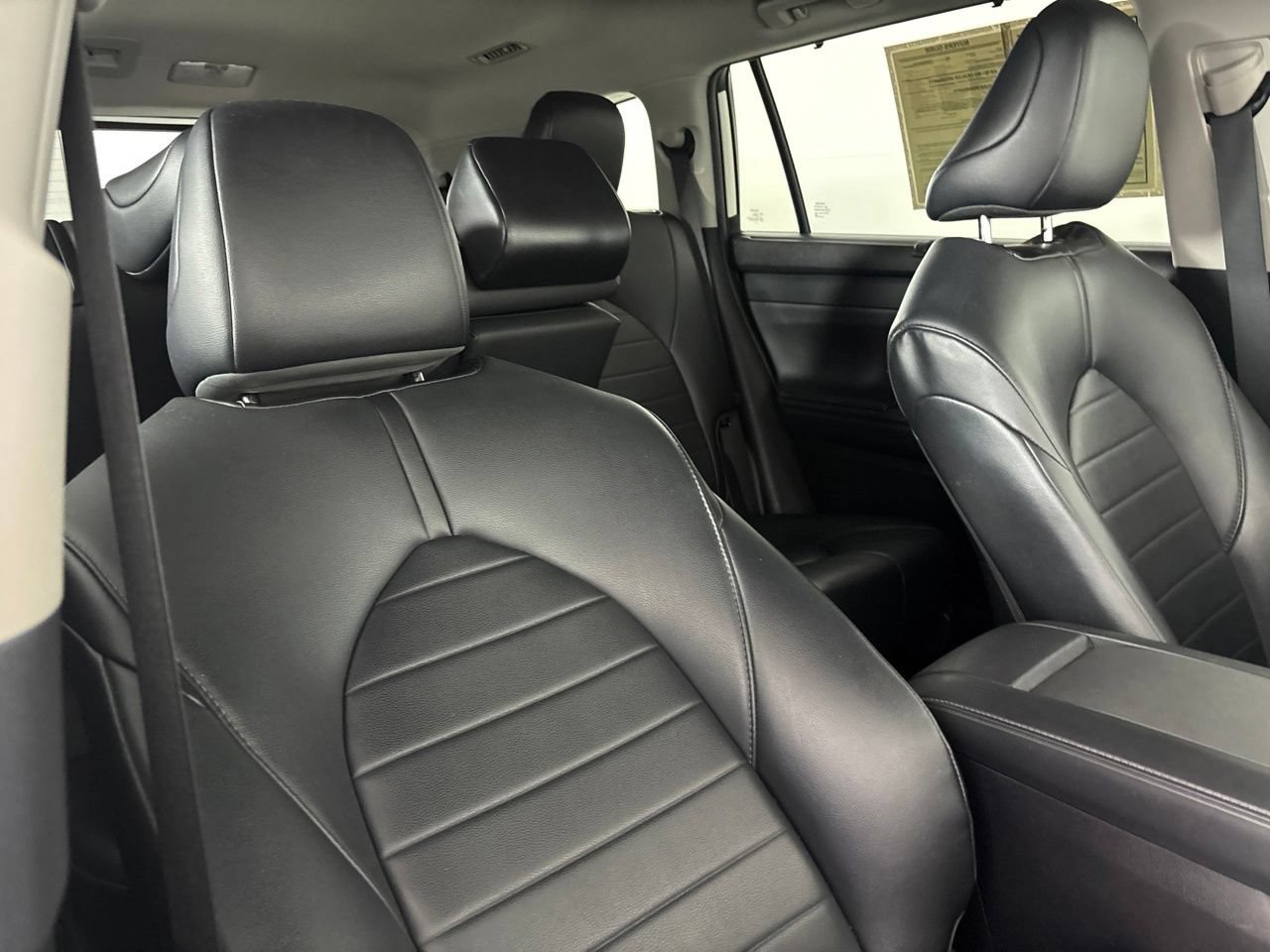 Used 2021 Toyota Highlander XLE FWD image 31