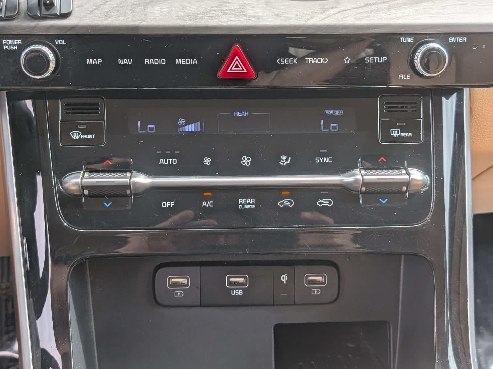 Used 2024 Kia Carnival EX FWD image 28