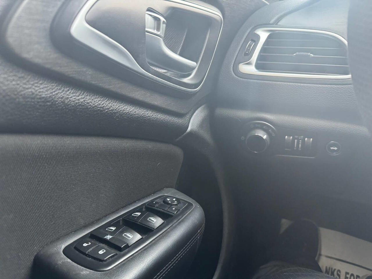 Used 2016 Chrysler 200 Limited image 31