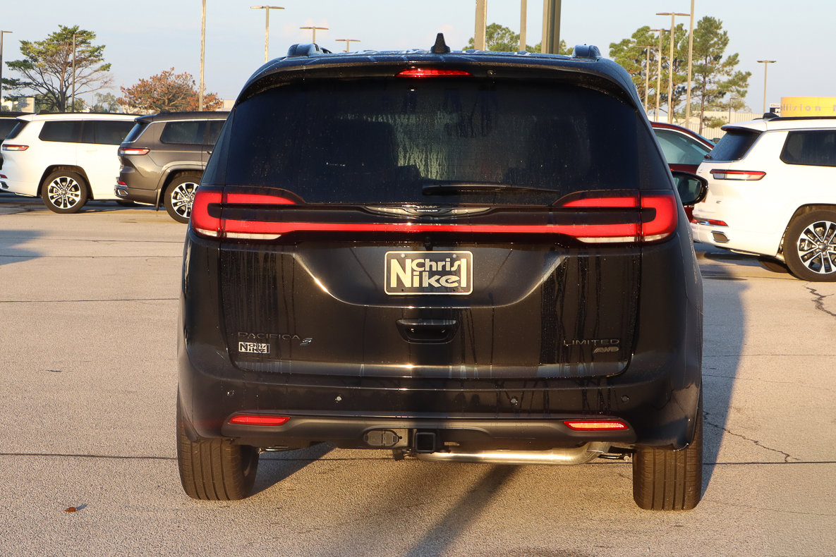 New 2026 Chrysler Pacifica Limited w/ S Appearance Package image 6