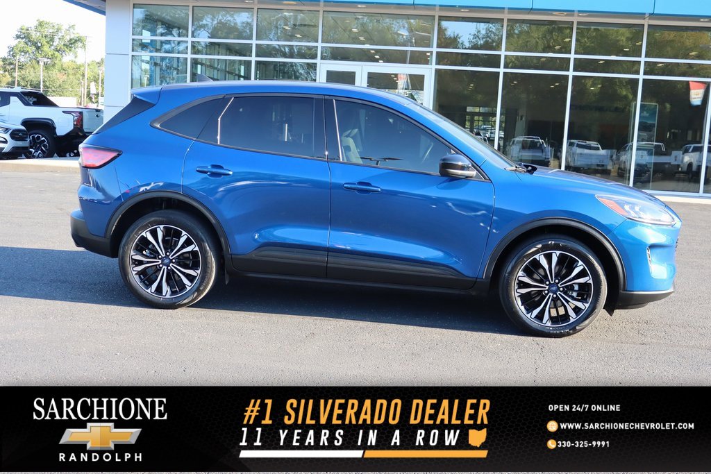 Used 2022 Ford Escape SE w/ SE Sport Appearance Package image 1