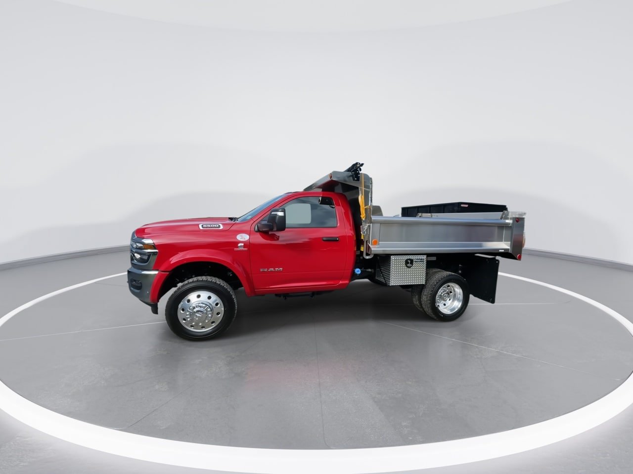 New 2026 RAM 5500 4x4 Regular Cab image 11