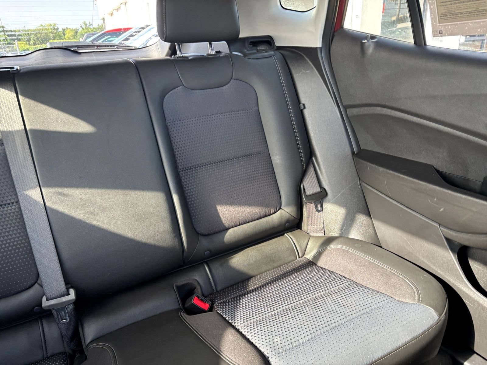 Used 2025 Chevrolet Trax LT w/ LT Convenience Package FWD image 36
