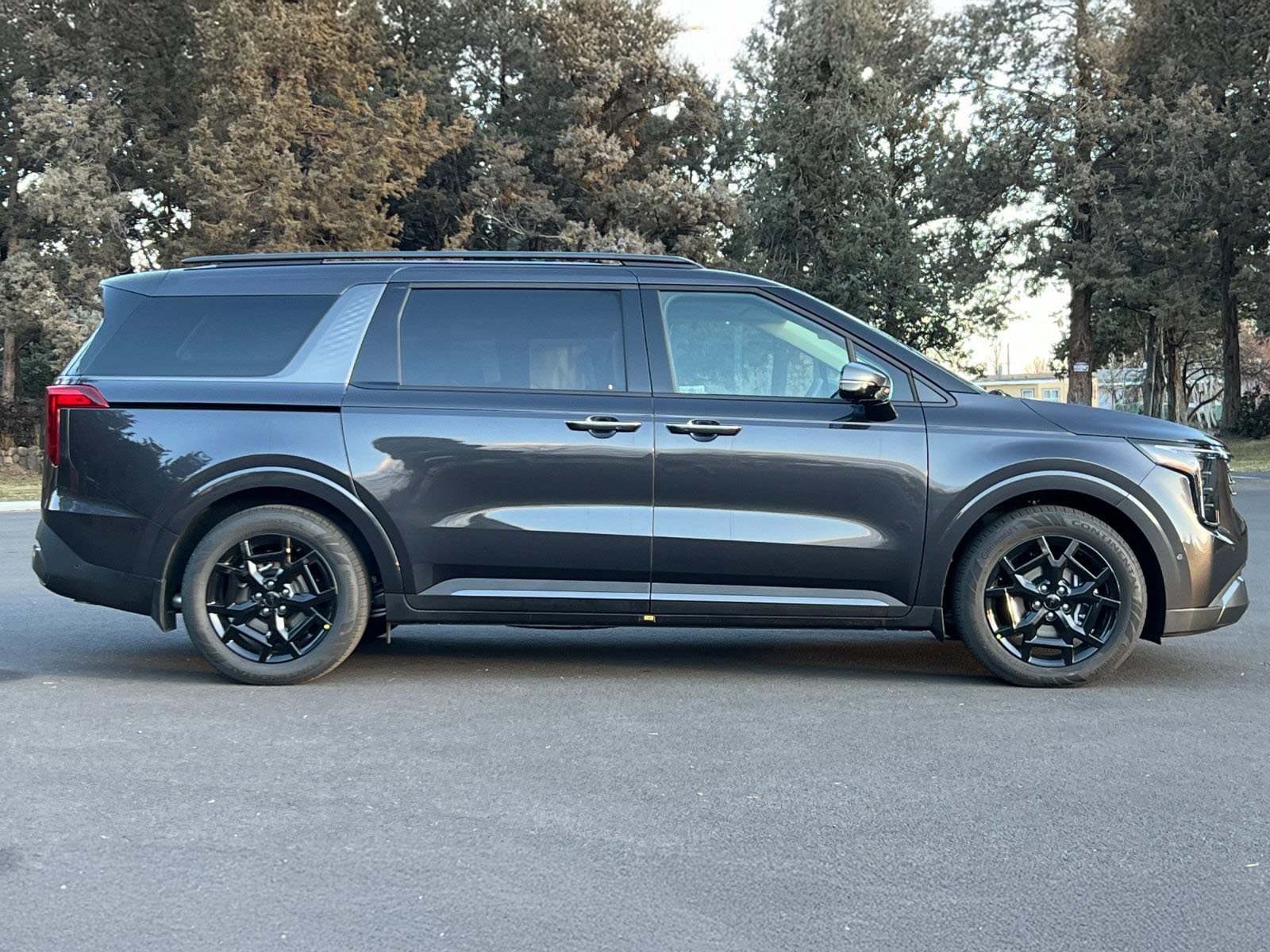 New 2025 Kia Carnival SX image 3