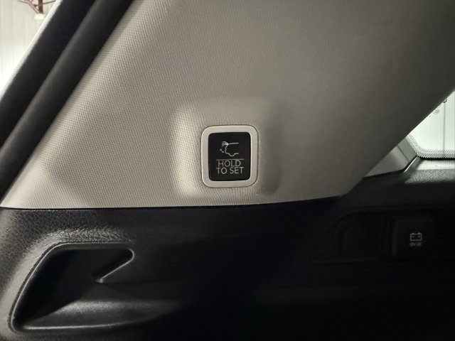 Used 2023 Jeep Grand Cherokee Limited image 36