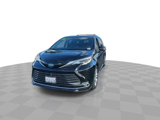 Used 2022 Toyota Sienna Platinum image 3