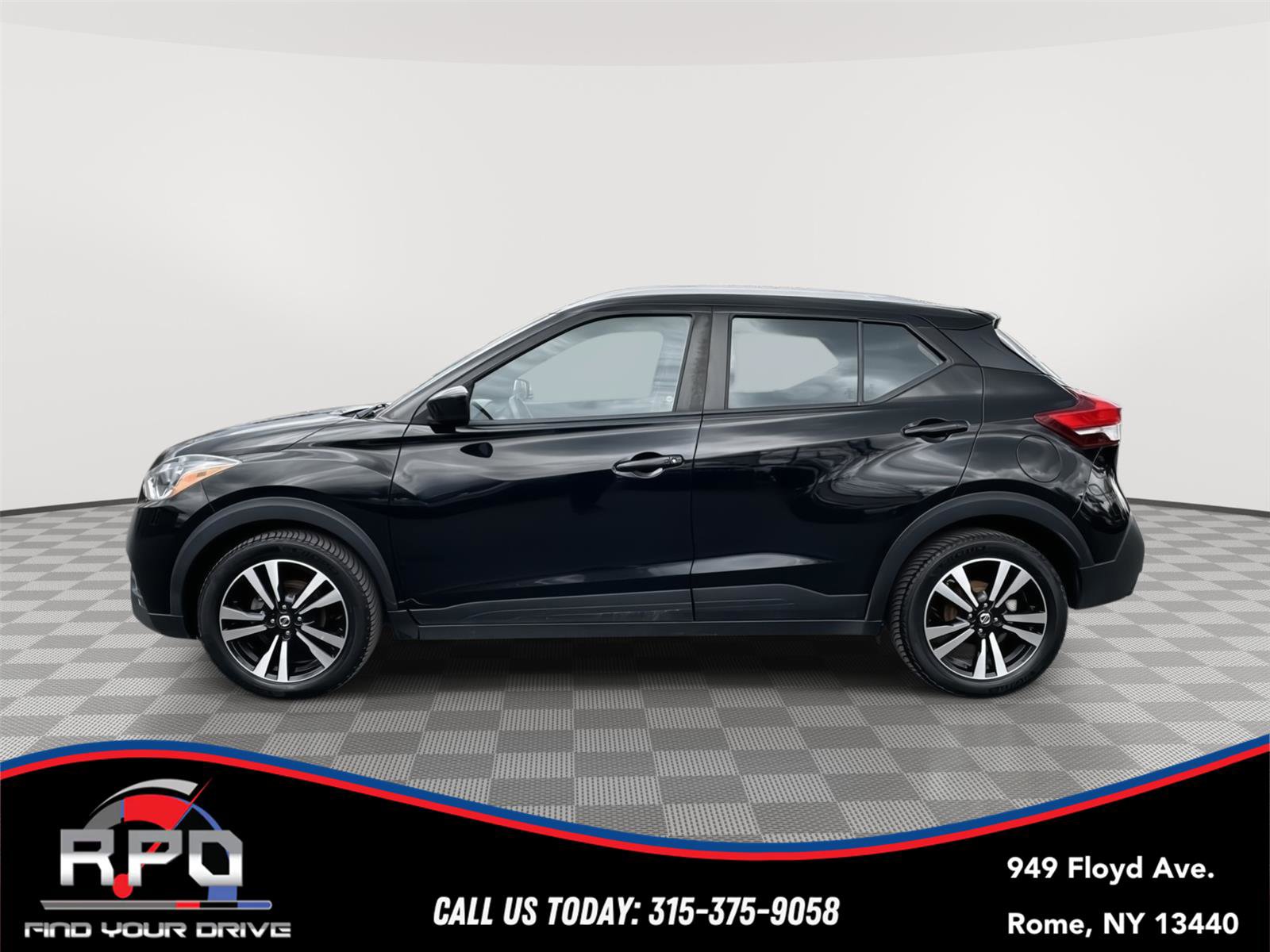 Used 2019 Nissan Kicks SV image 2