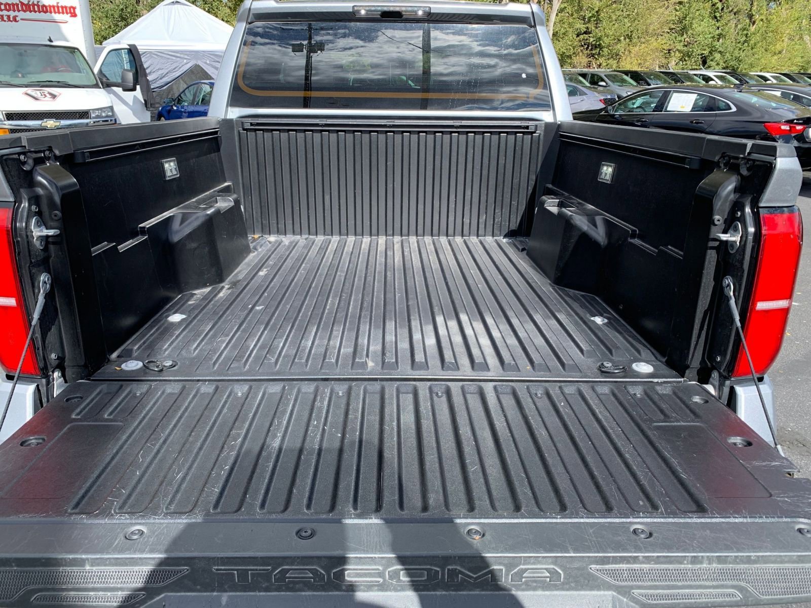 Used 2025 Toyota Tacoma TRD Off-Road image 30